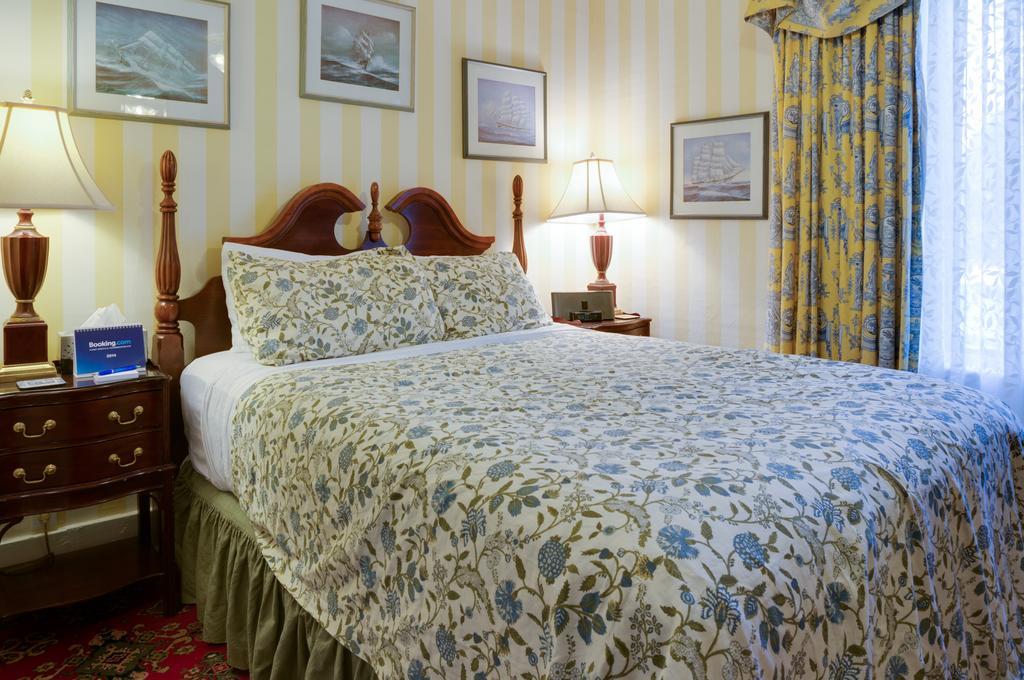 Calgary Westways Guest House Room photo