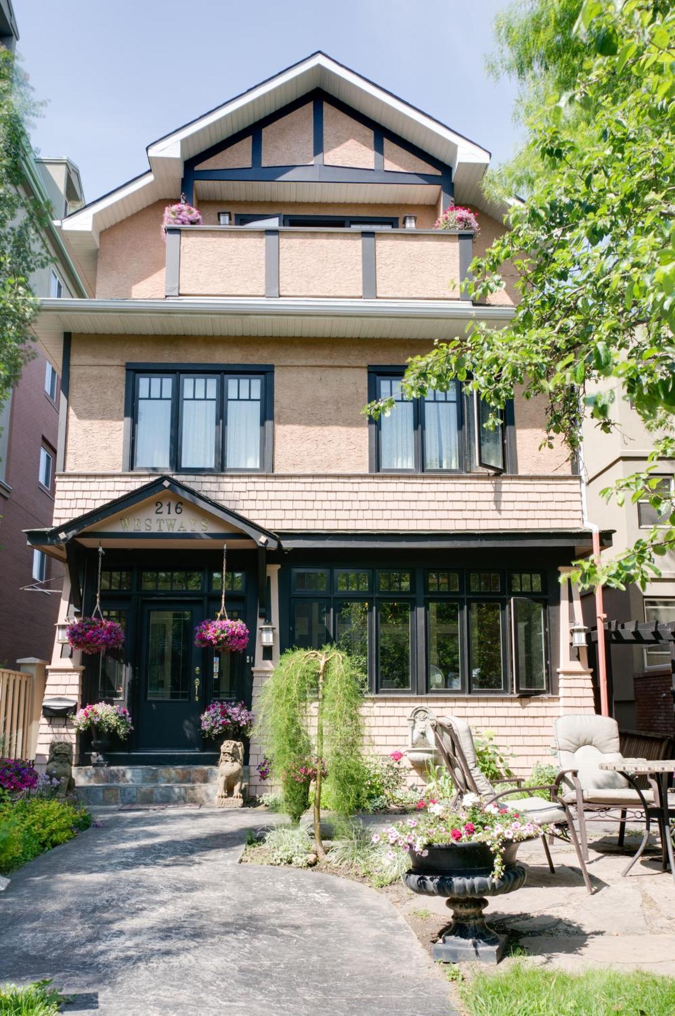 Calgary Westways Guest House Exterior photo