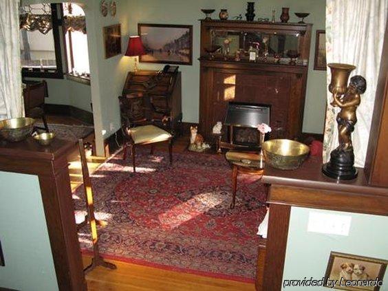 Calgary Westways Guest House Room photo