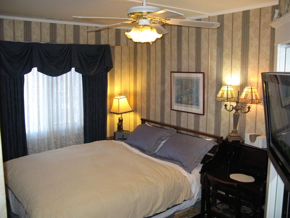 Calgary Westways Guest House Exterior photo
