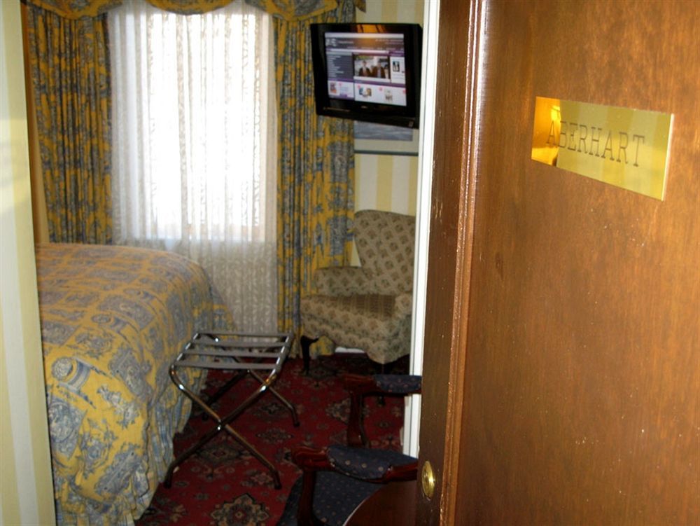 Calgary Westways Guest House Exterior photo