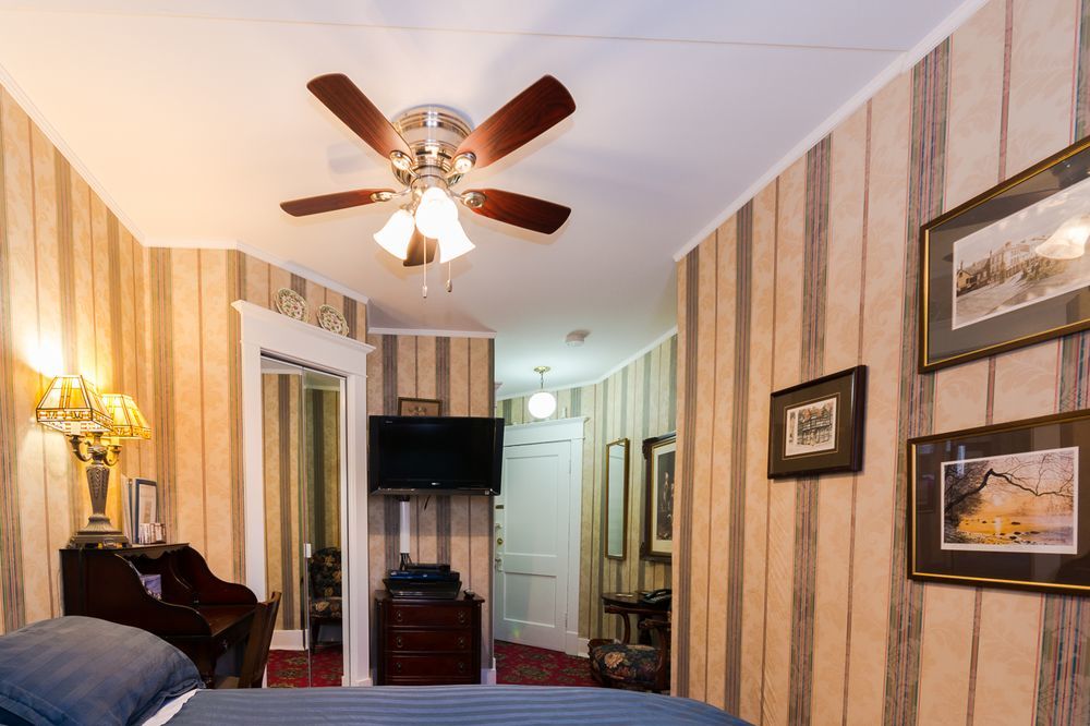Calgary Westways Guest House Exterior photo