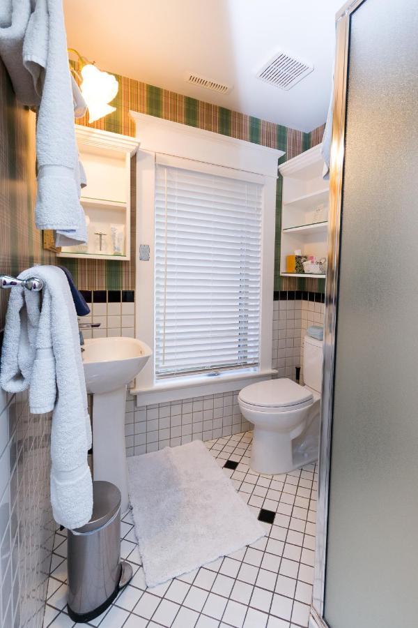 Calgary Westways Guest House Exterior photo